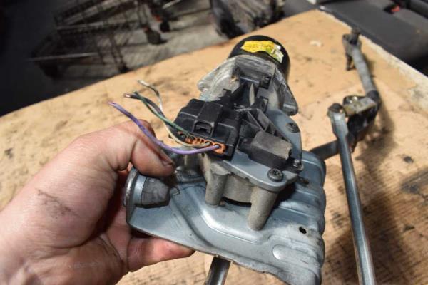 MOTEUR RENAULT SENIC 7/2003-4/2009 - Vue 2